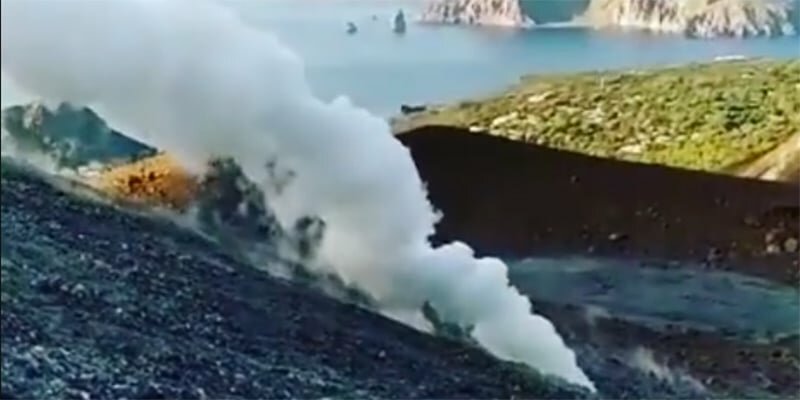 La temperatura del gas sale nel cratere della Fossa La temperatura del gas sale nel cratere della Fossa