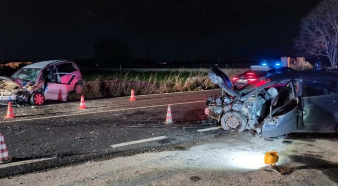 Scontro tra due auto: un bambino tra i 3 feriti