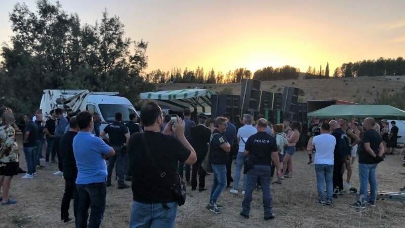 Irrompe la polizia: il rave party non si fa