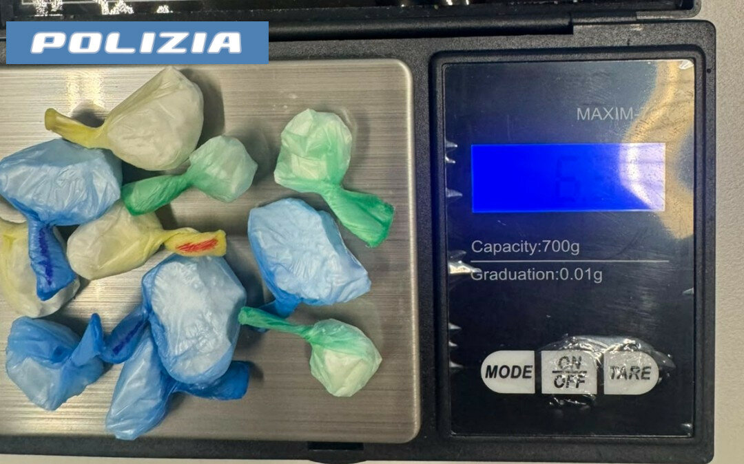 Catania: pusher bloccato mentre cede dose di droga Catania: pusher bloccato mentre cede dose di droga