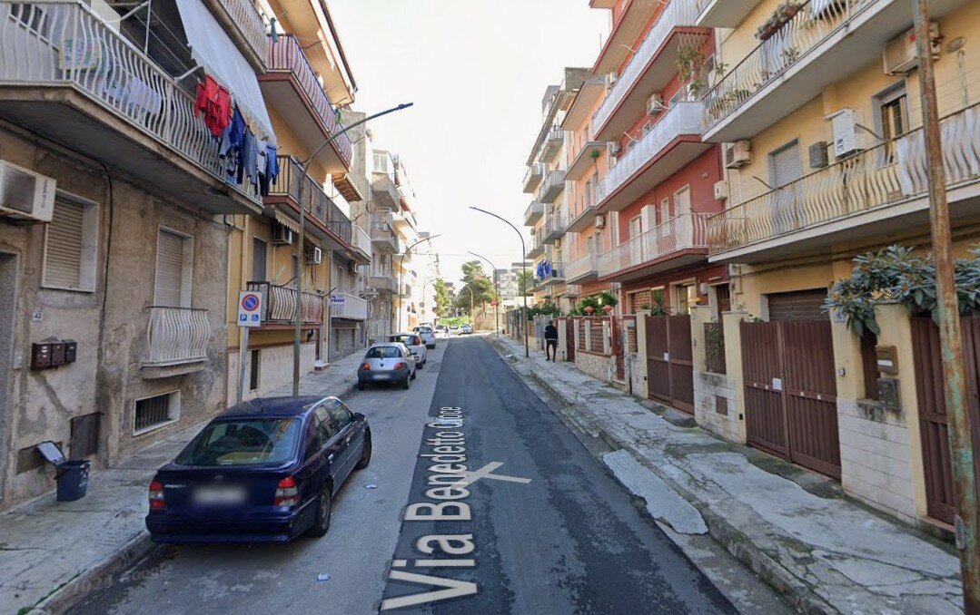 A fuoco il primo piano, evacuati i residenti