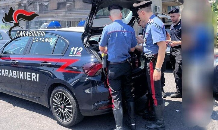 Furto di infissi dal condominio di Ognina