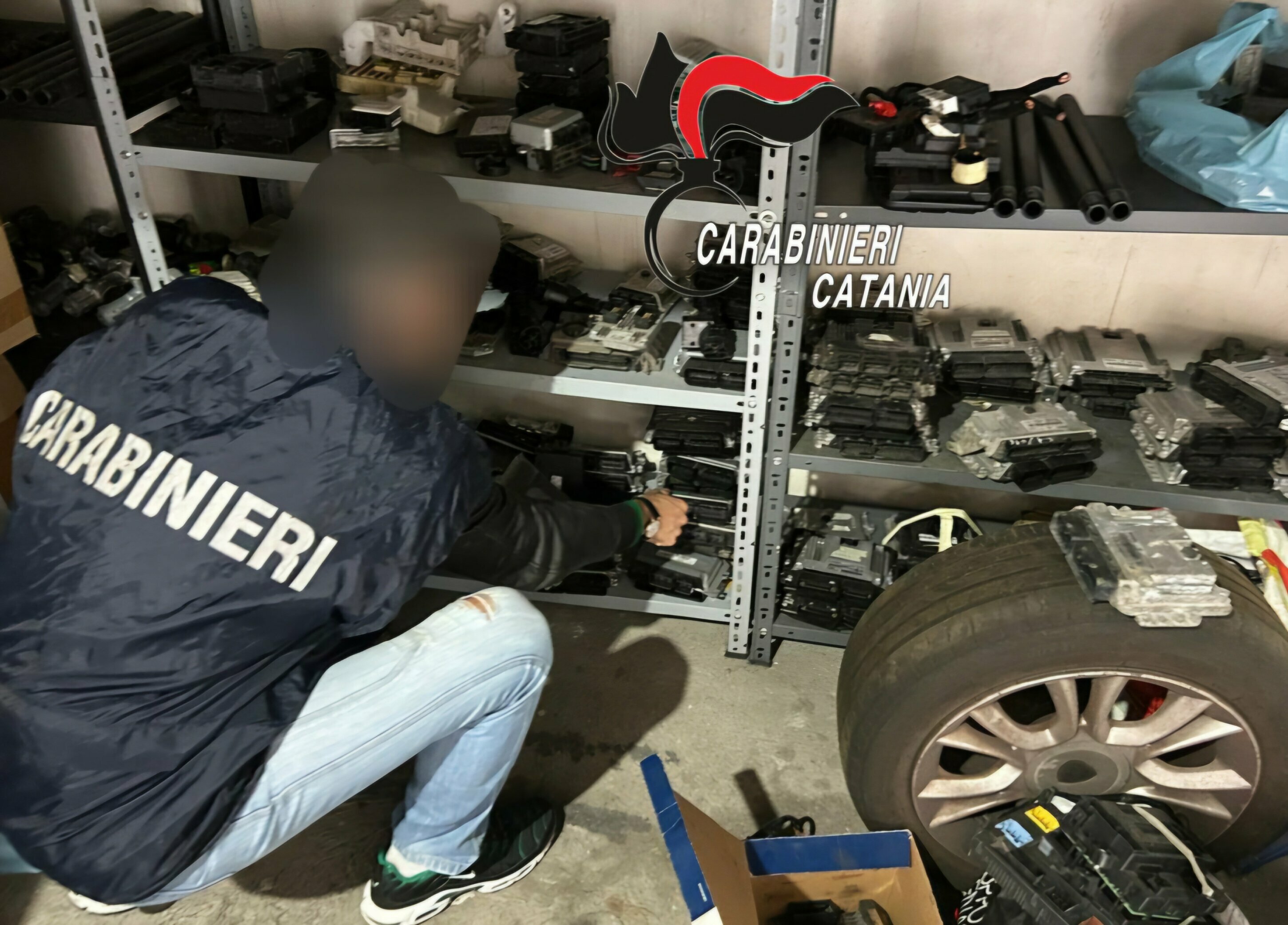 Nel garage catanese 34 dispositivi per rubare auto