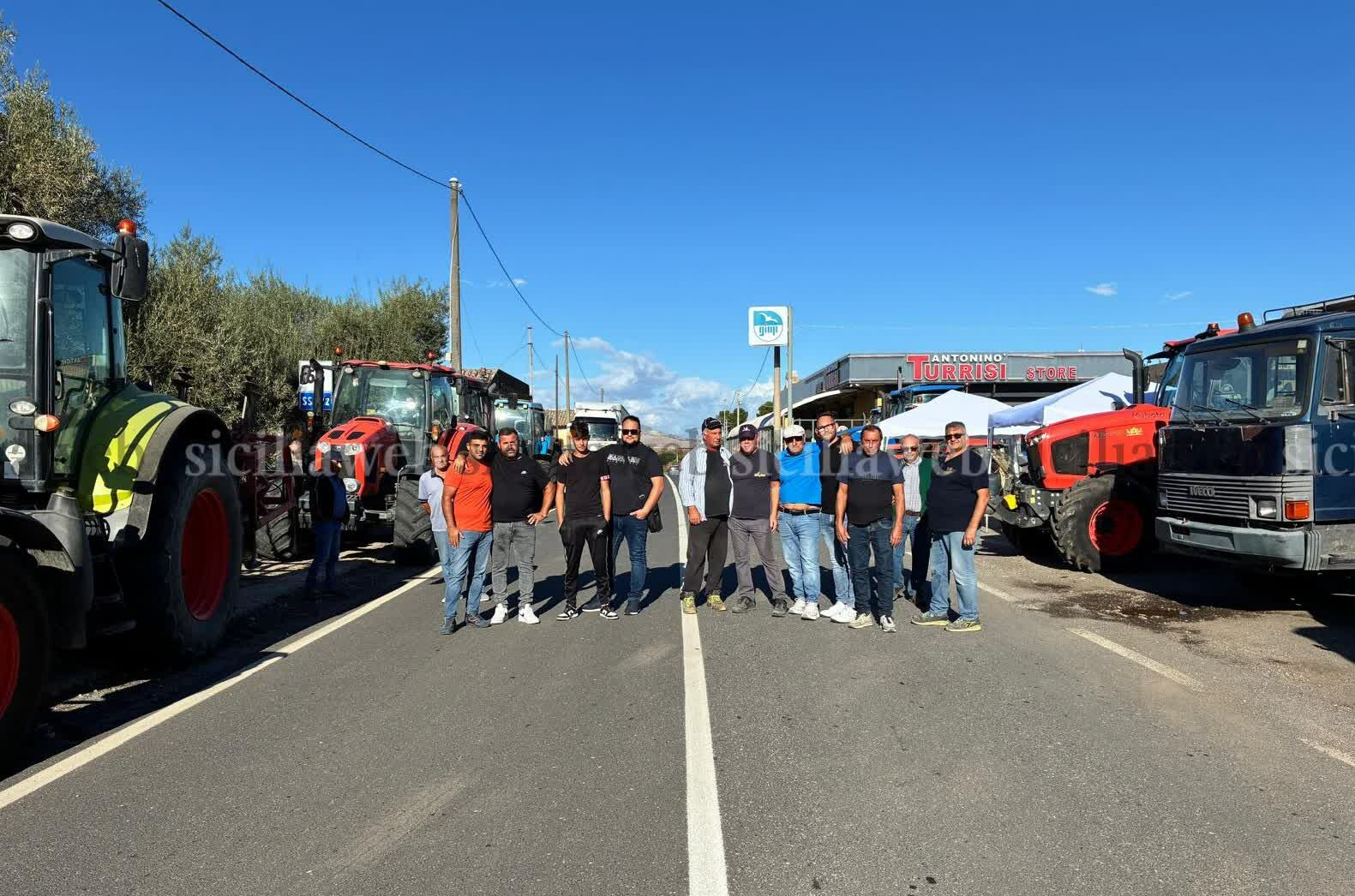 Scoppia la protesta dei trattori nel Catanese