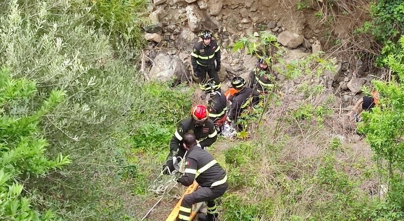 I fidanzatini precipitano nella scarpata