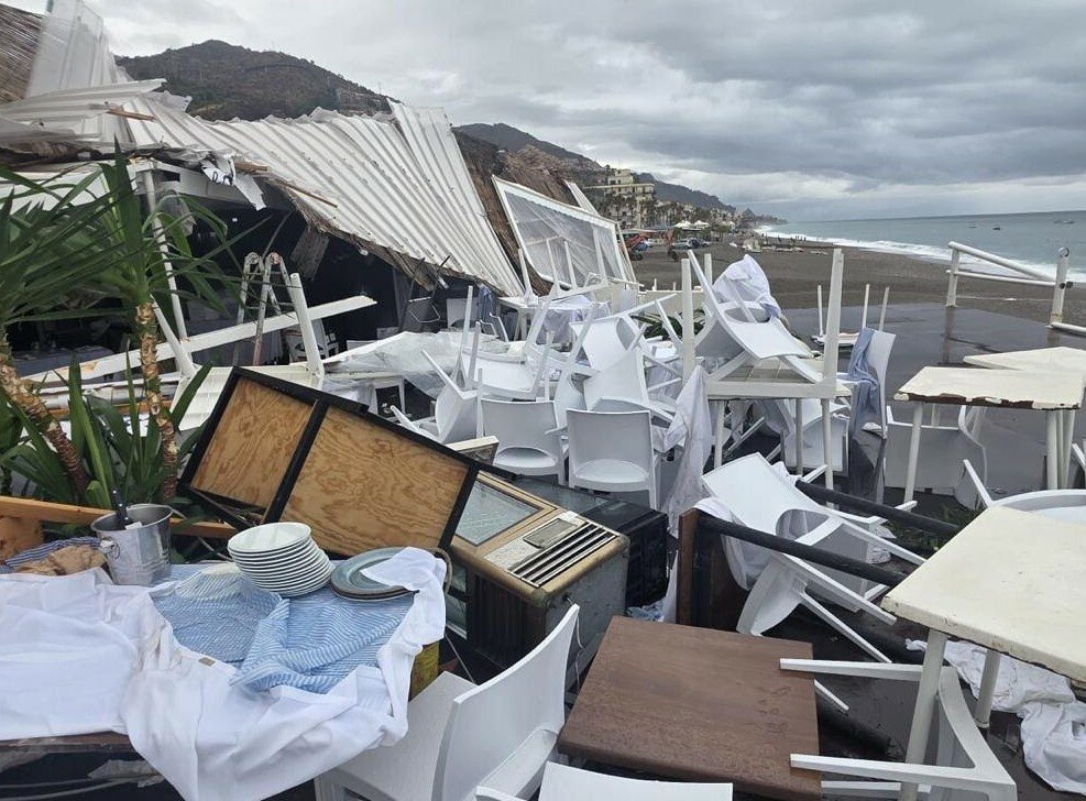Tromba marina pure a Letojanni: distrutto un ristorante VIDEO