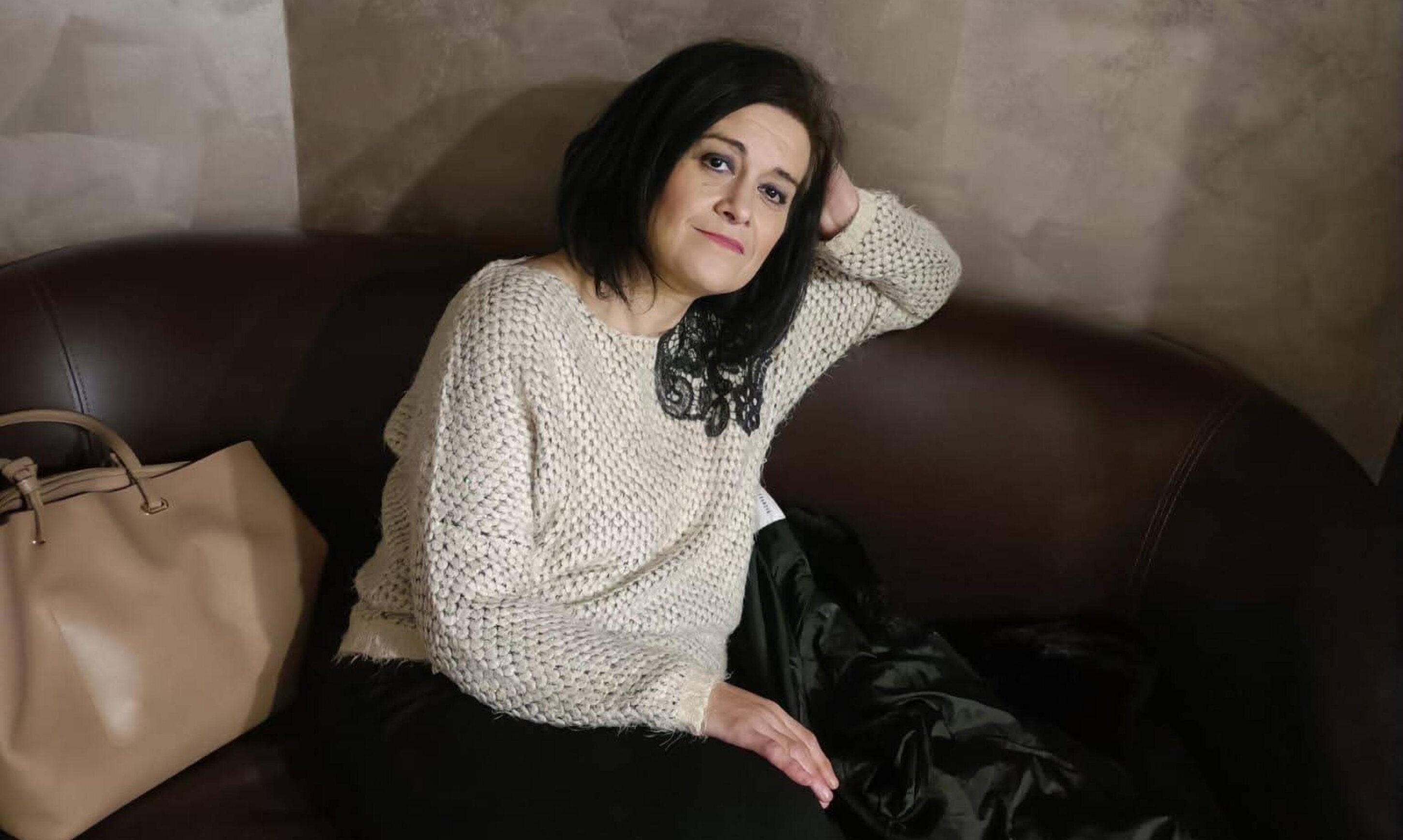 Uccisa con decine di coltellate. Il fratello: Uccisa con decine di coltellate. Il fratello: