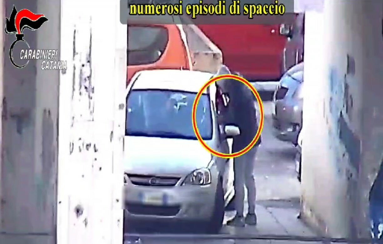 Monopolio dello spaccio con drug room a Librino Monopolio dello spaccio con drug room a Librino