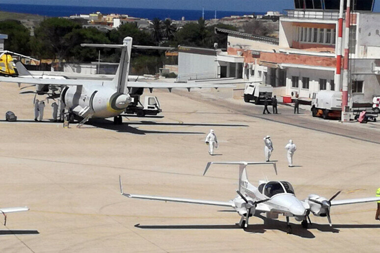 Lampedusa: sciopero aerei, prefetto fa scattare precettazione
