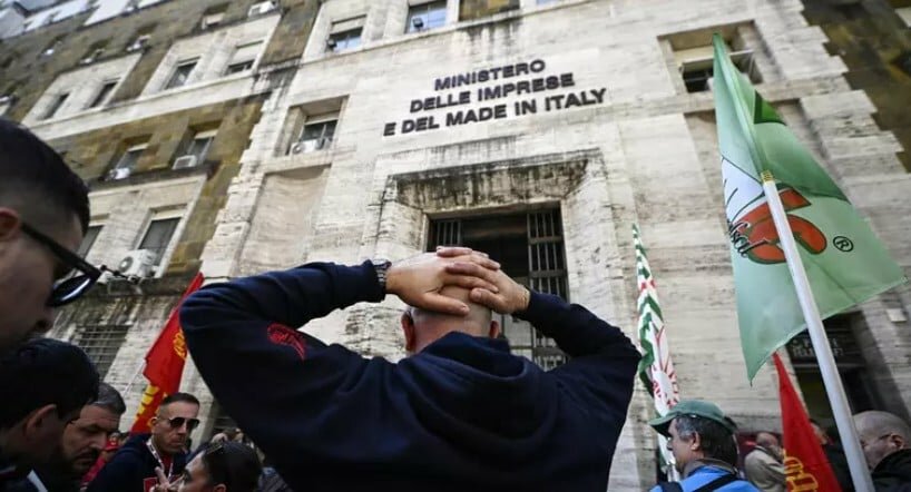 'In 3 anni 2.800 esuberi': dipendenti Stm tremano