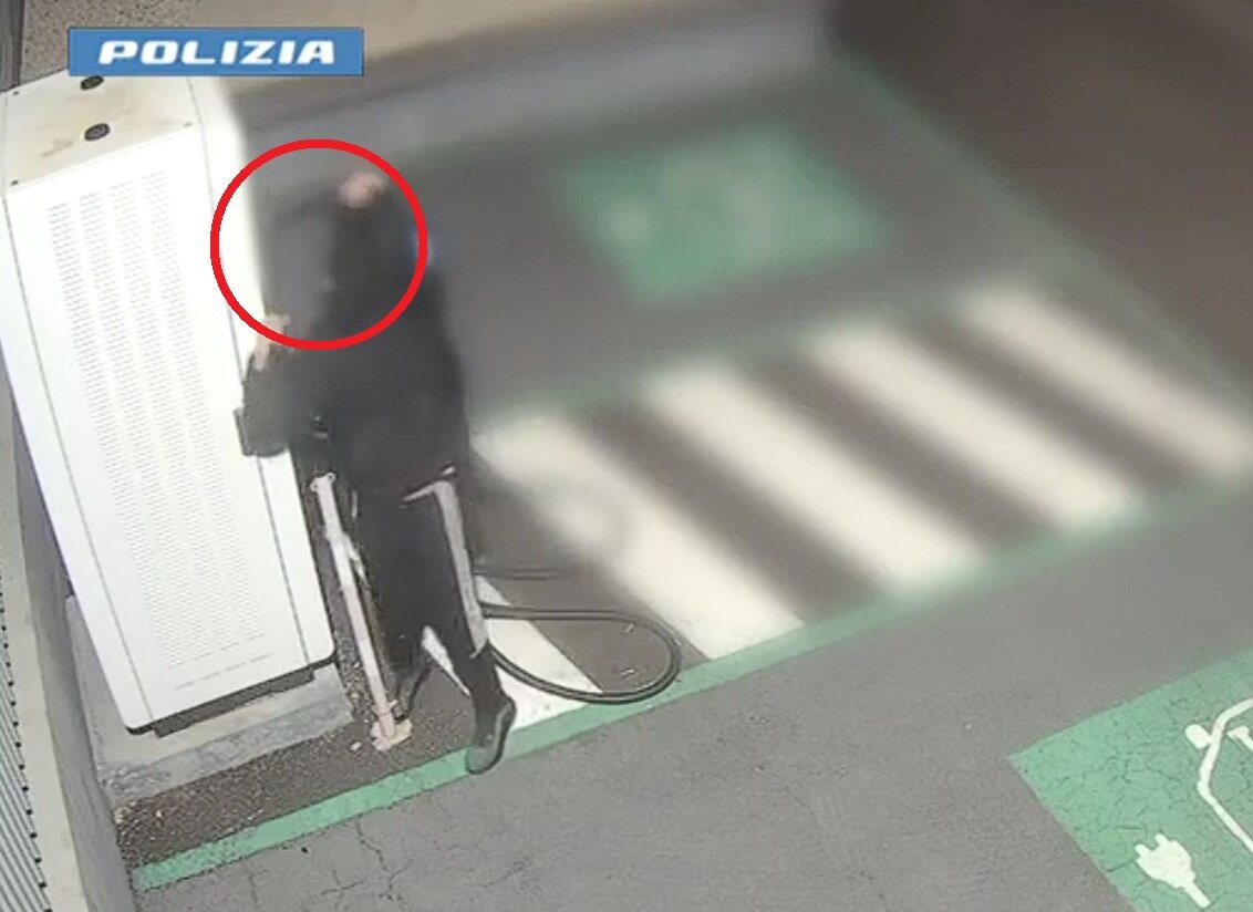 Furti seriali alle colonnine Enel: fermati gli incappucciati a Catania Furti seriali alle colonnine Enel: fermati gli incappucciati a Catania