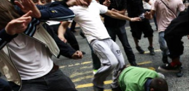 Turisti picchiati e rapinati in centro