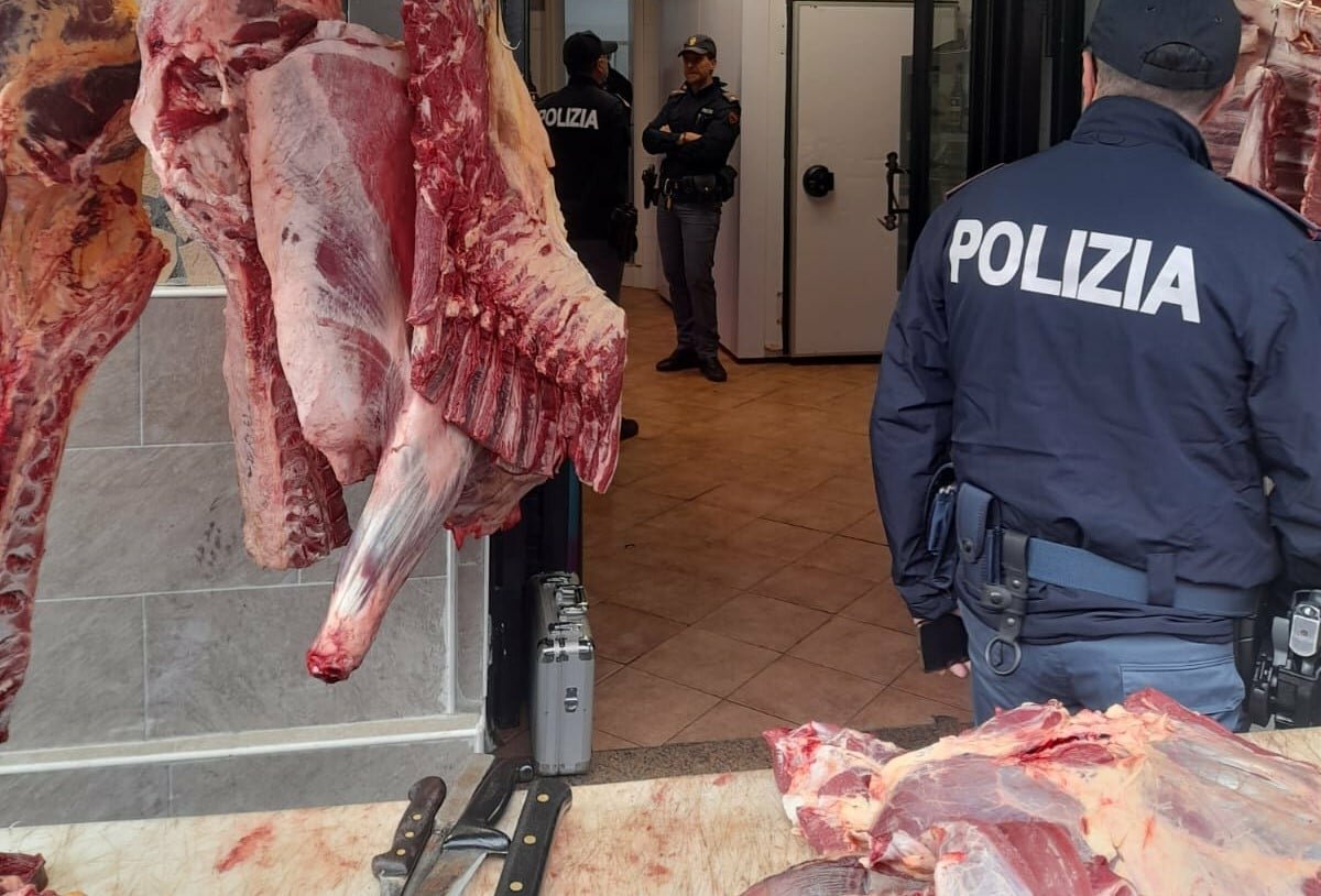In via Plebiscito macellerie con carne in cattivo stato