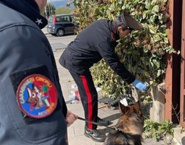 Catania: droga a domicilio, presi a fine turno