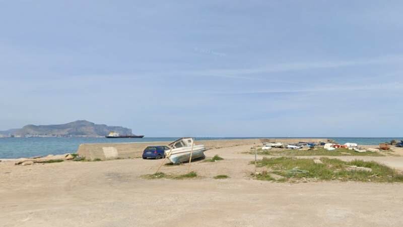Palermo, folgorato giovane pescatore