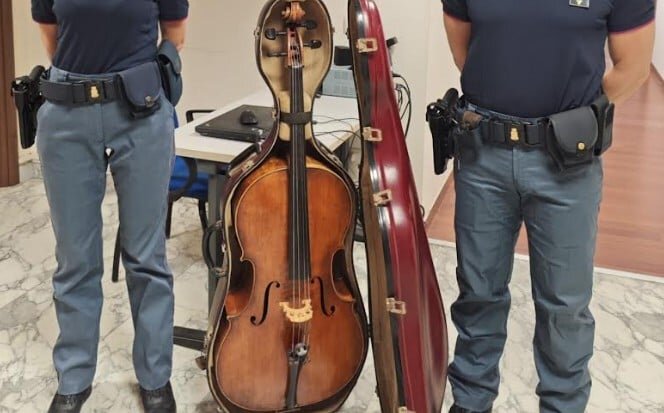 A Catania la strana storia del violoncello rubato A Catania la strana storia del violoncello rubato