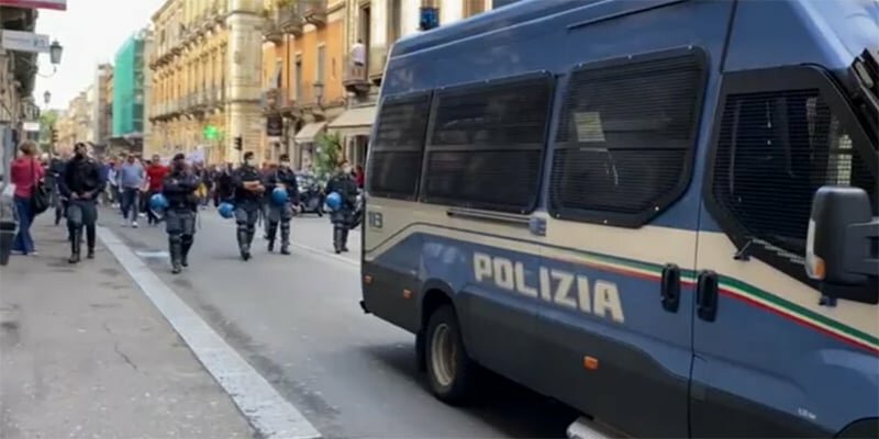 Catania, corteo contro il green pass