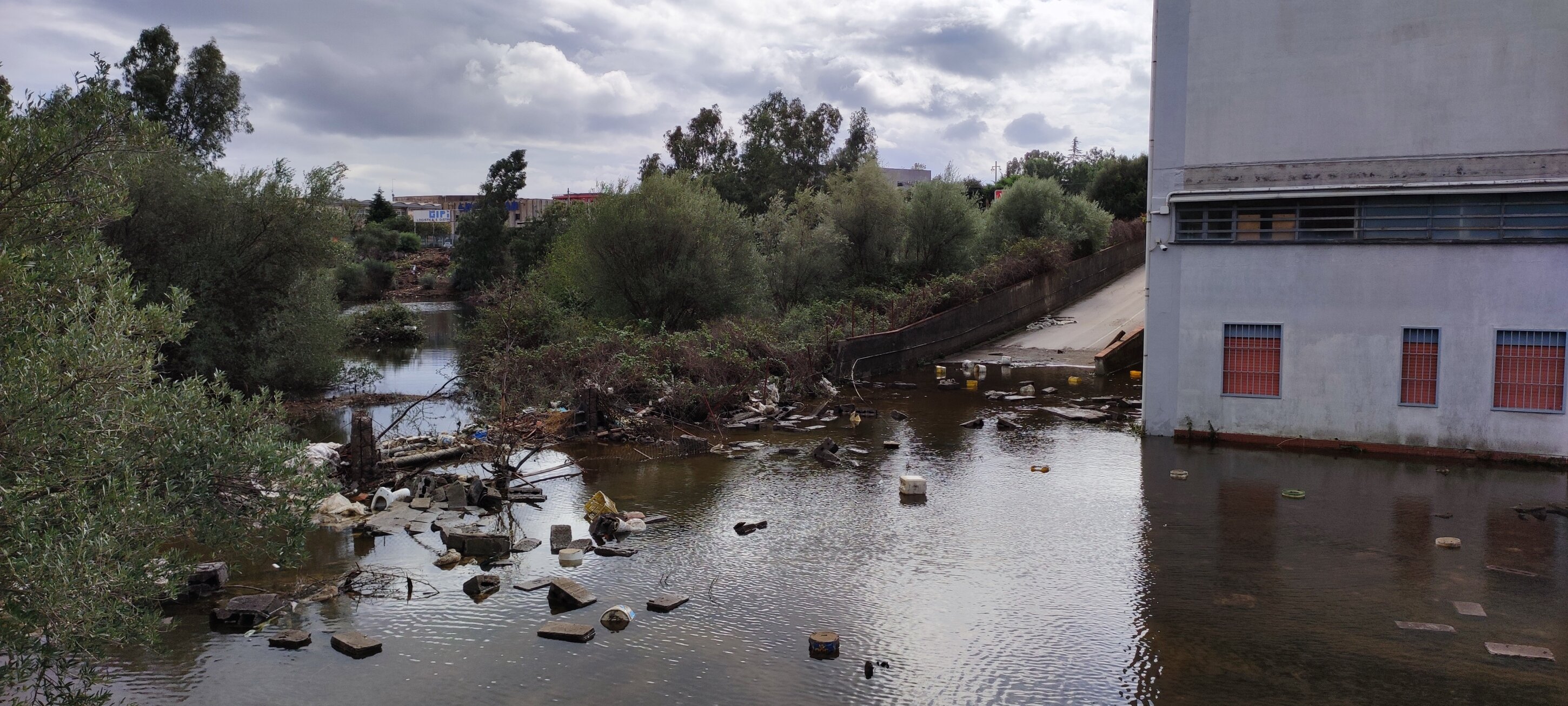 Troppa pioggia: a Belpasso capannoni allagati
