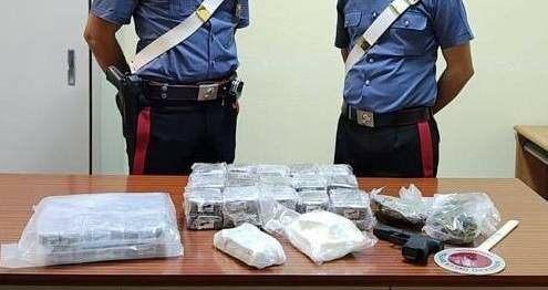 A Vaccarizzo chili di droga, auto e moto rubate