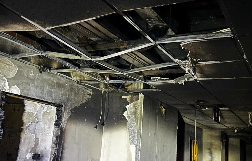 Acireale, incendio nell'ex hotel Excelsior