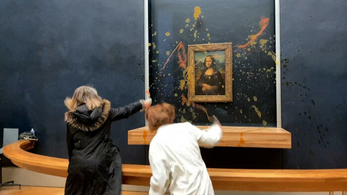 Attiviste gettano la zuppa sulla Gioconda