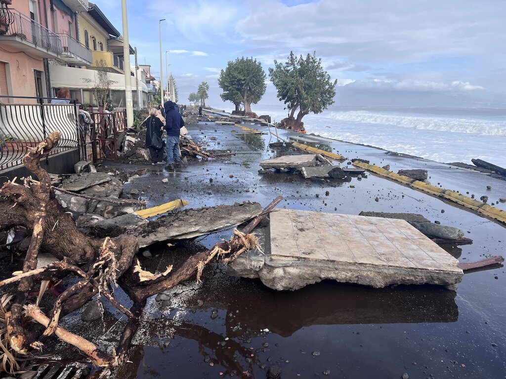 Case sventrate e negozi distrutti: Riposto chiede aiuto