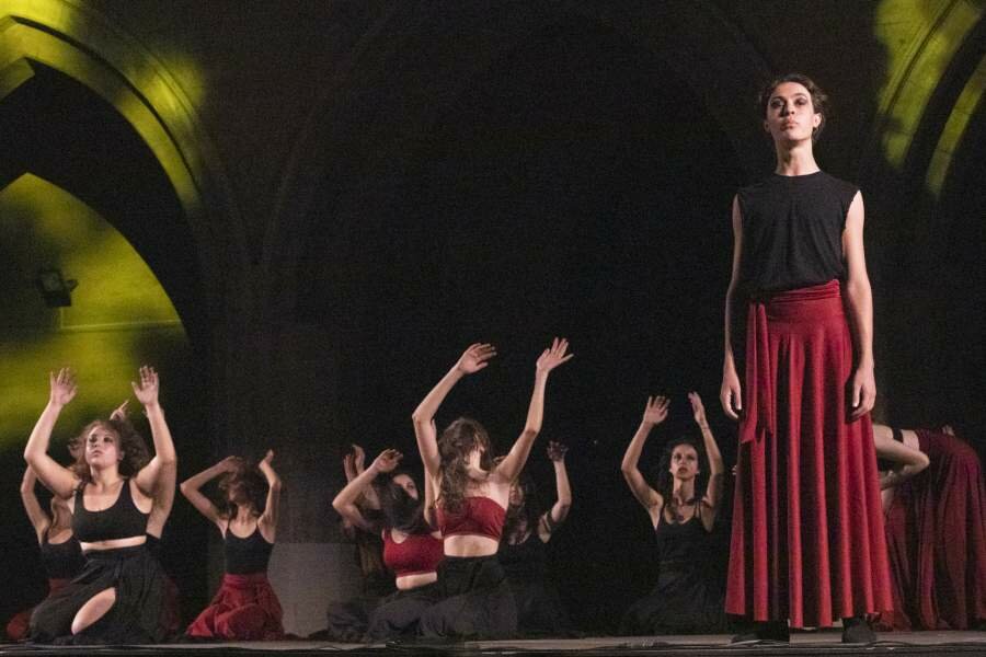 Tutti in piedi per i giovani attori dello Spedalieri