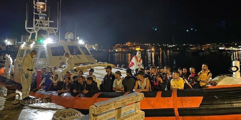 Invasione di migranti, Lampedusa nel caos