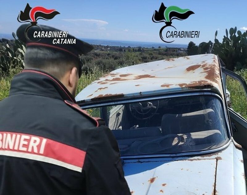 Officina meccanica trasformata in discarica