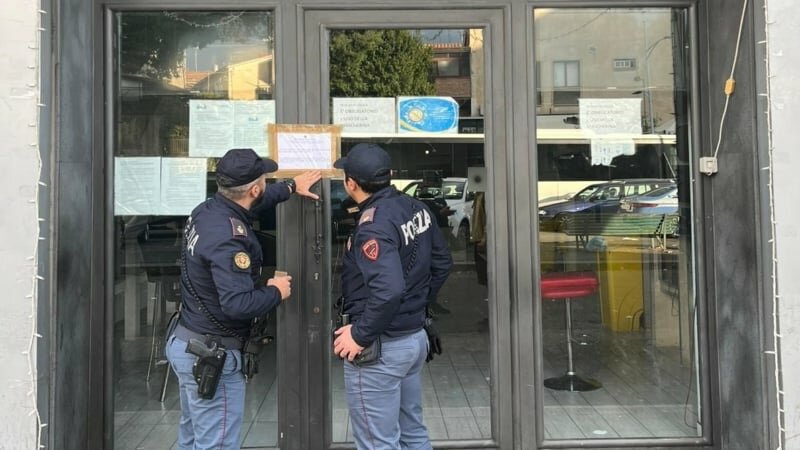 Ritrovo di pregiudicati: chiuso centro scommesse
