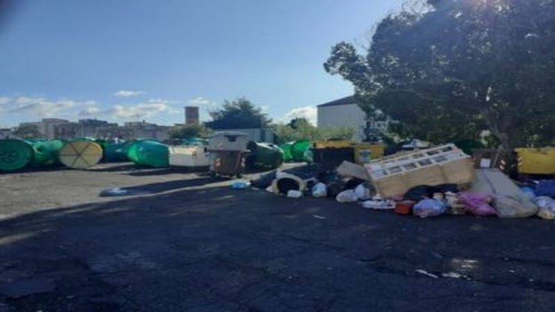 Via Marelli come una discarica