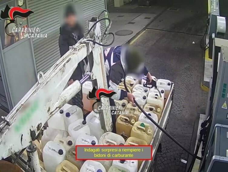 Catania: carte clonate per comprare gasolio e cederlo