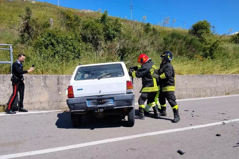 Scontro frontale sulla statale: morto 84enne, grave un'insegnante