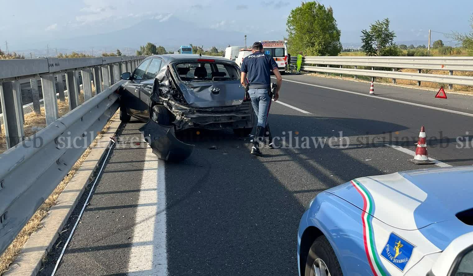 Schianto sulla Siracusa-Catania: 3 feriti