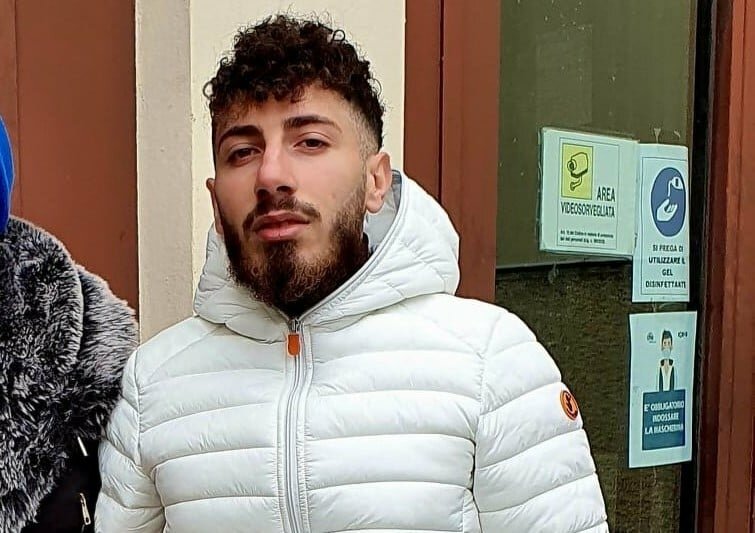 Cade con lo scooter, batte la testa e muore Cade con lo scooter, batte la testa e muore
