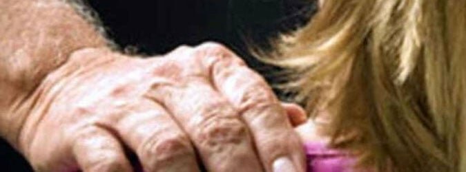 Abusi su ragazzina, arrestato medico