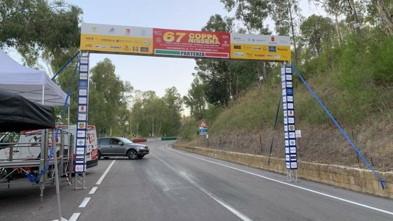 Auto a fuoco alla Coppa nissena, pilota illeso Auto a fuoco alla Coppa nissena, pilota illeso