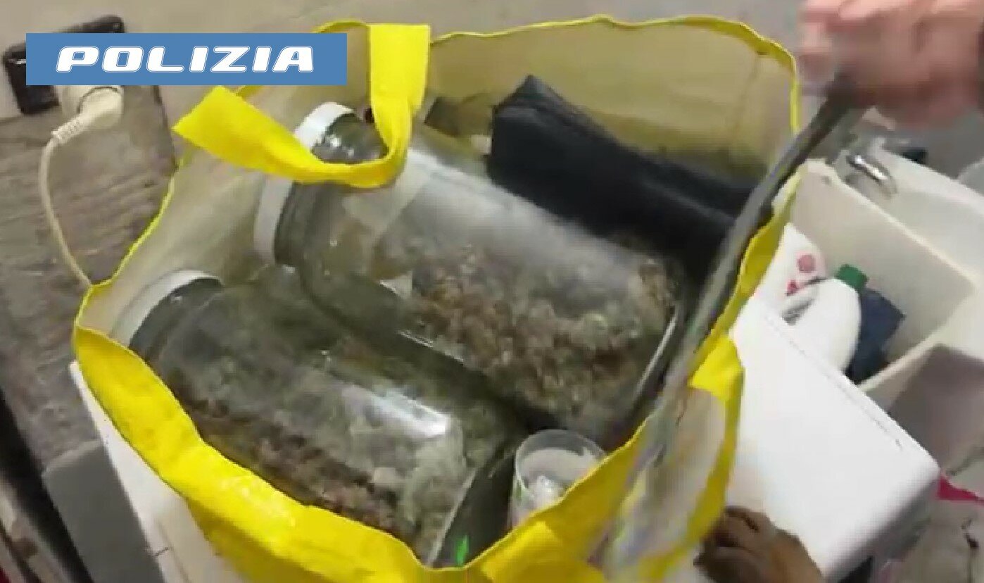 Pusher catanesi con un sacco di droga VIDEO