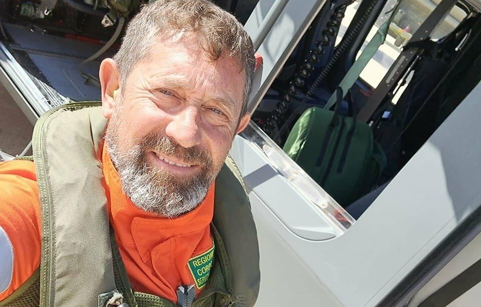 Trattore si ribalta: forestale resta schiacciato