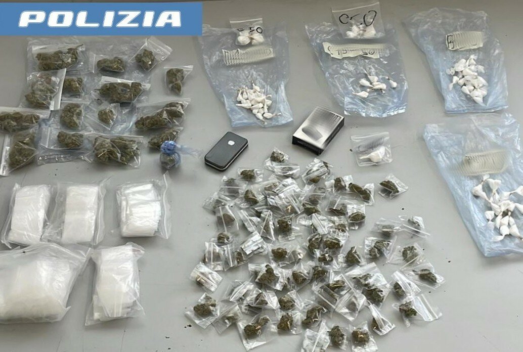 Catania: pusher fregato dalla busta bianca