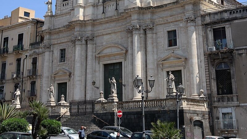 Rischio distacchi intonaco, chiuso santuario a Catania