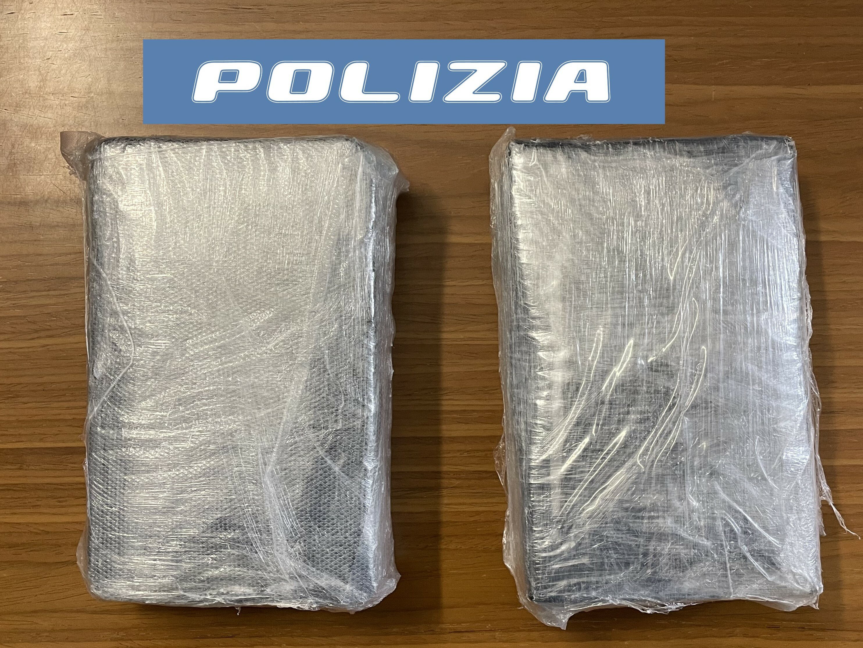 Bloccati corrieri della droga con 2 chili di cocaina