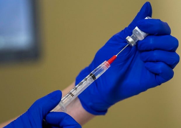 Over 50 senza vaccino, segnalazioni per le multe