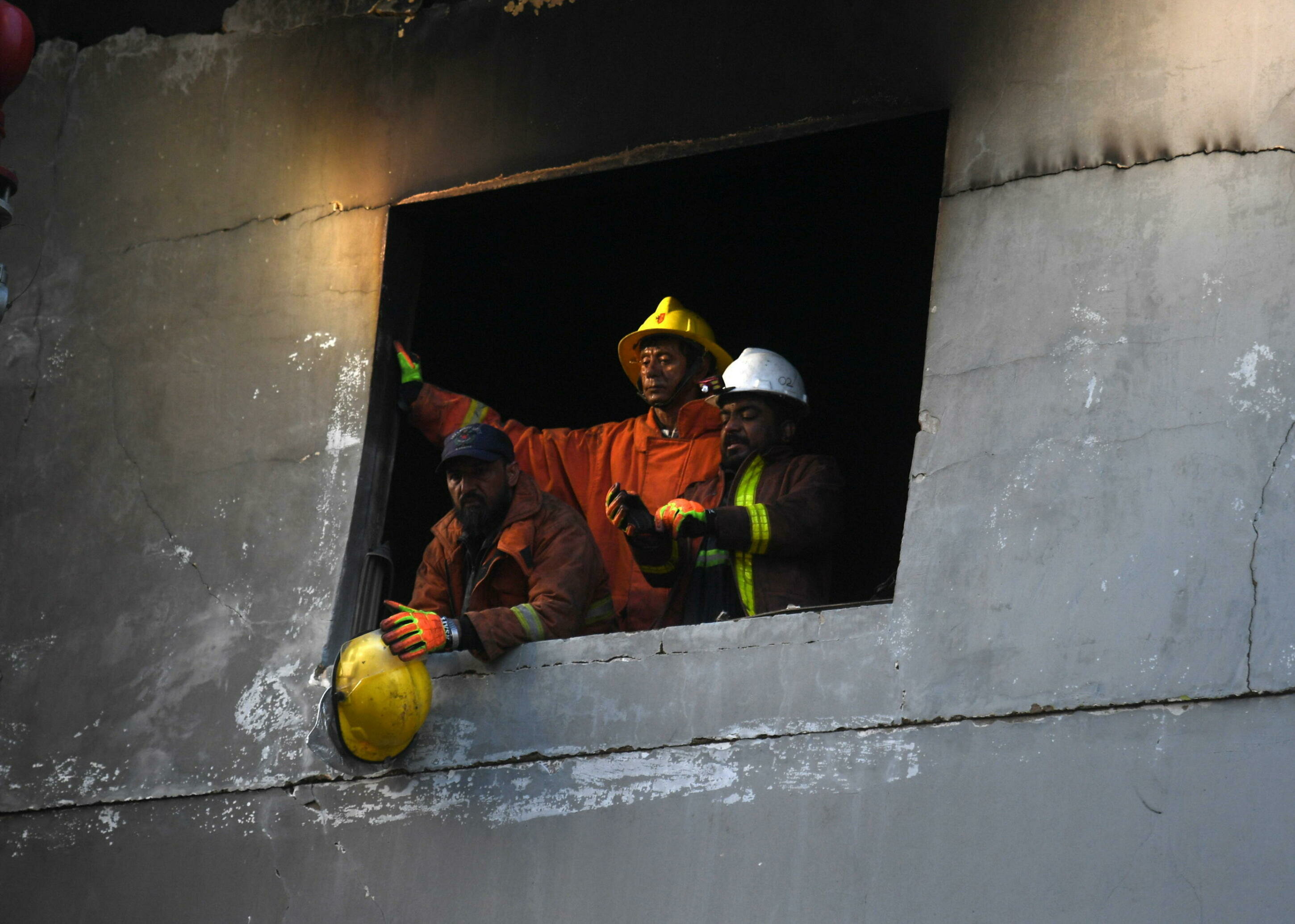 Incendio a ginecologia, muoiono 14 neonati