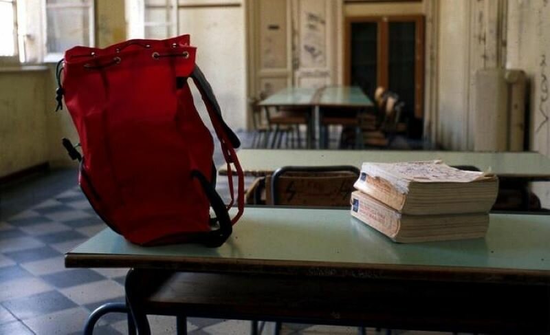 Scuole senza termosifoni, bimba si sente male