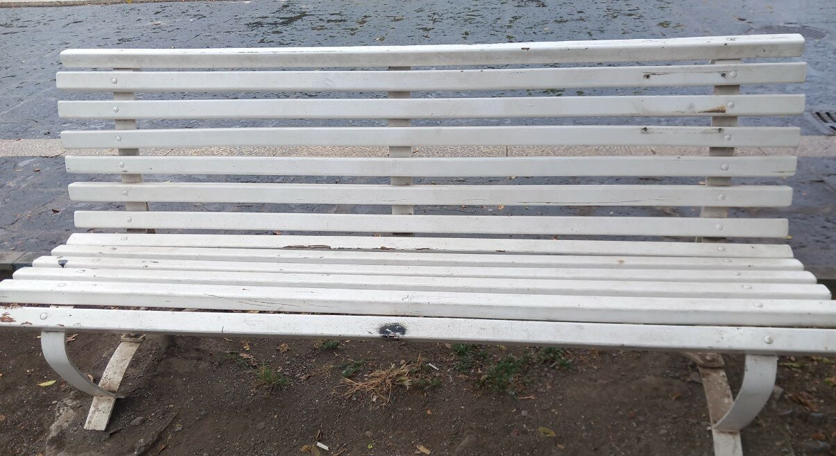 Catania, sparisce la targa della panchina simbolica Catania, sparisce la targa della panchina simbolica