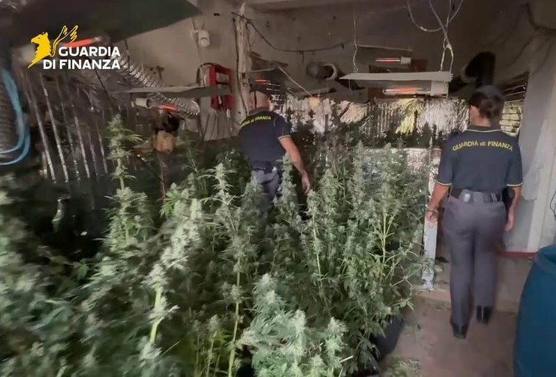 Laboratorio di droga nel casolare di campagna