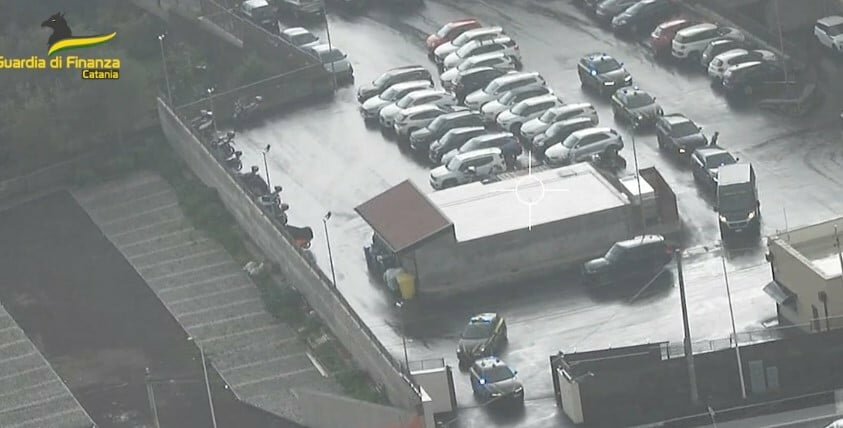 Catania, scorta da film per la droga da 100 milioni