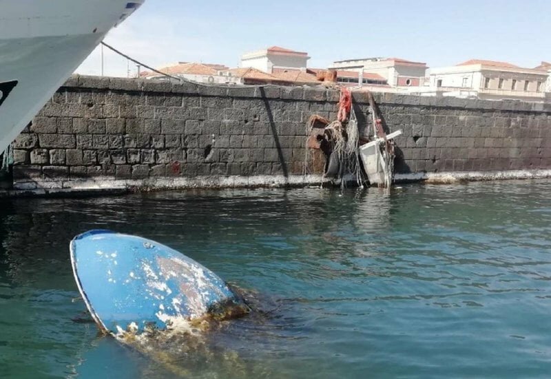 Addio ai relitti nel porto di Catania