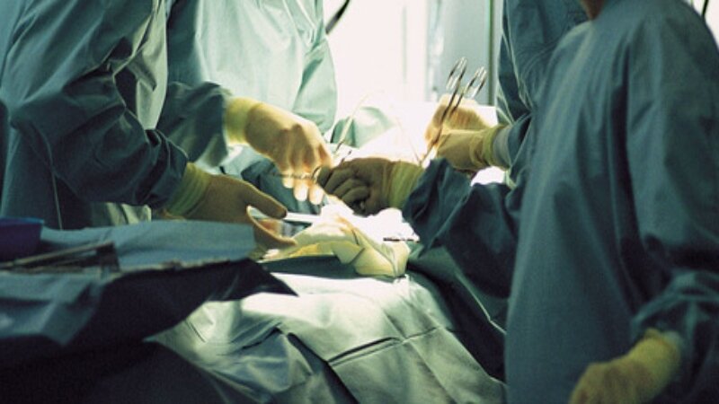 Per 13 anni con una garza dimenticata nel torace: condannata clinica